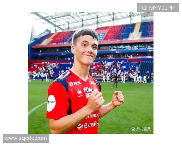 身穿5号球衣的足球明星展现全能才华与无畏精神